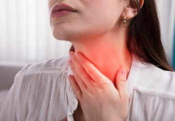 Mal di gola: rimedi naturali contro l'infiammazione