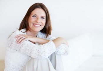 Menopausa: come gestire i sintomi con integratori e buone abitudini.